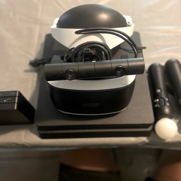 Play Station 4 with VR headset Bundle